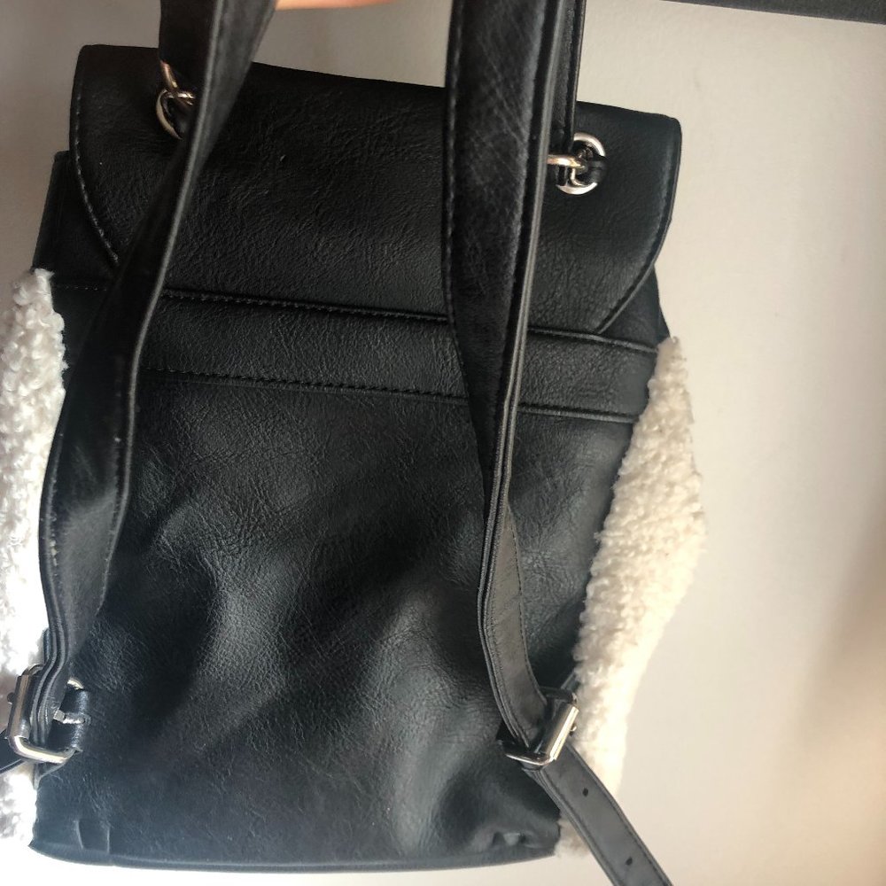 Call It Spring back pack - Picture 3 of 4